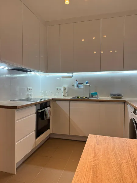 Modernisierte, voll möblierte Wohnung in Reinickendorf in der Nähe der U8 Residenzstraße — photo 1